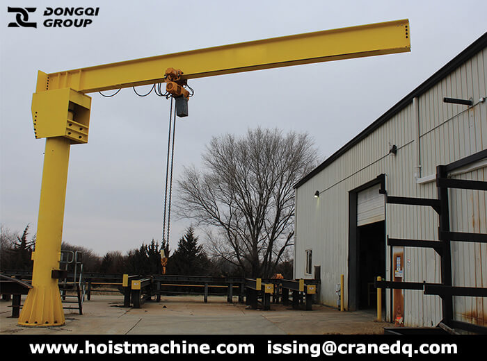 Pillar jib crane with electric chain hoist