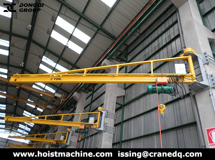 Wall mounted jib crane with wire rope hoist